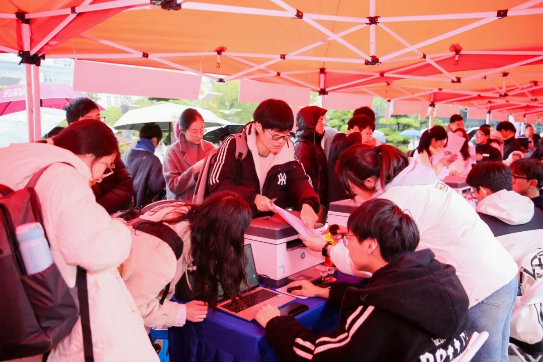 浙中医举办2025届毕业生春季综合招聘会