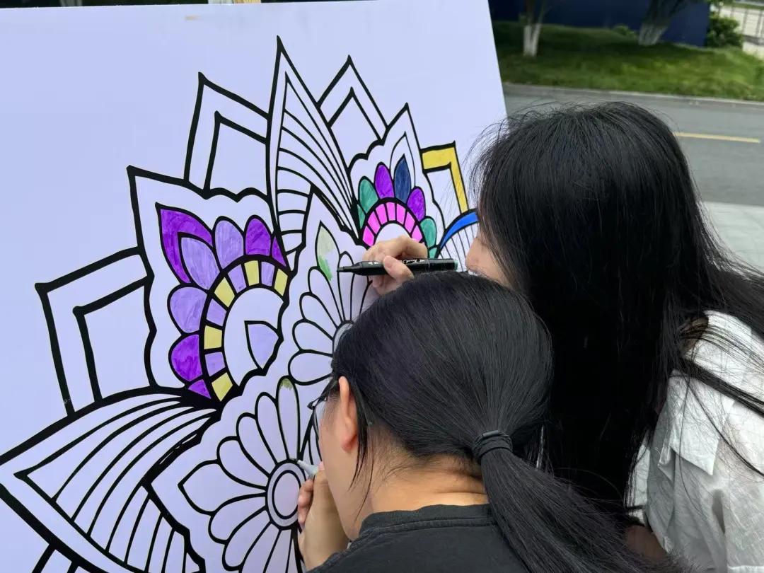 “心随彩绘舞，步向阳光行” | 文澜智汇